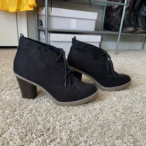 NWOT Old Navy Heeled Booties 7